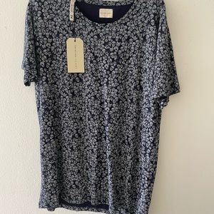 COPY - Skull Shirt Men’s NWT Size XL